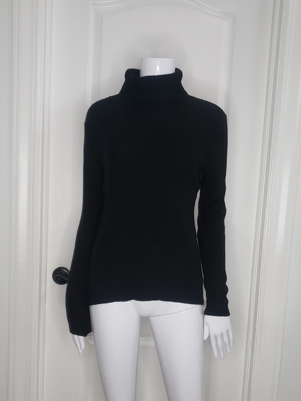 Eddie Bauer Black Turtleneck Sweater Size  Medium